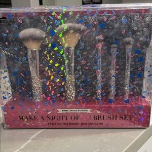 IT Cosmetics Make a Night of It Brush Set - Silver and Pink